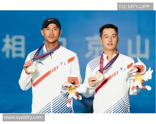 重庆网球队的节奏揭秘:网球巨献背后的故事与激情 重庆网球队的节奏揭秘:网球巨献背后的故事与激情