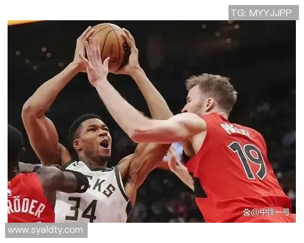 雄鹿队与活塞激战正酣球迷期待精彩对决与精彩瞬间 雄鹿队与活塞激战正酣球迷期待精彩对决与精彩瞬间